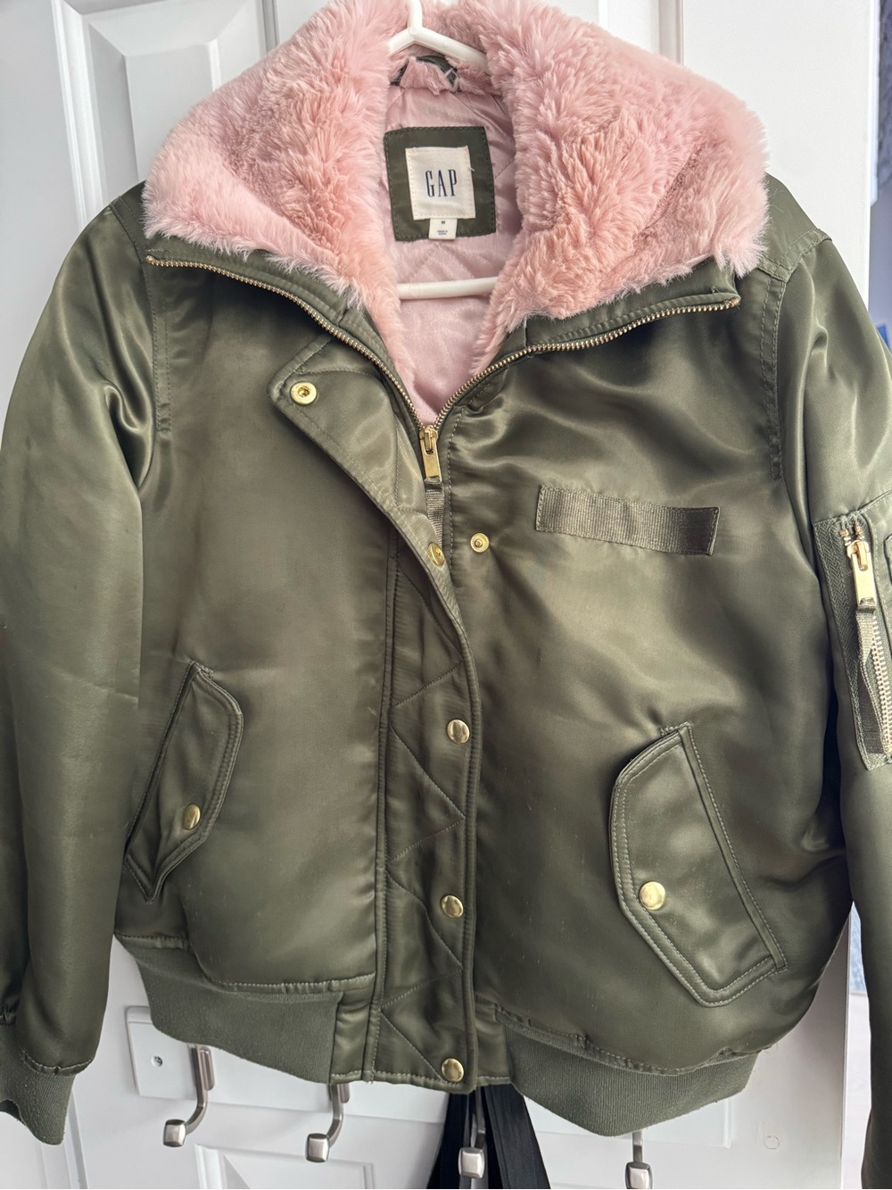 GAP Olive Green Jacket with Blush Pink Faux Fur Collar.GREAT SUMMER BARGAIN!!!!